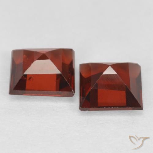 Shop natural 0.86ct Rouge groseille Grenat pyrope gems, Carré, from Mozambique at GemSelect. In stock, global shipping!