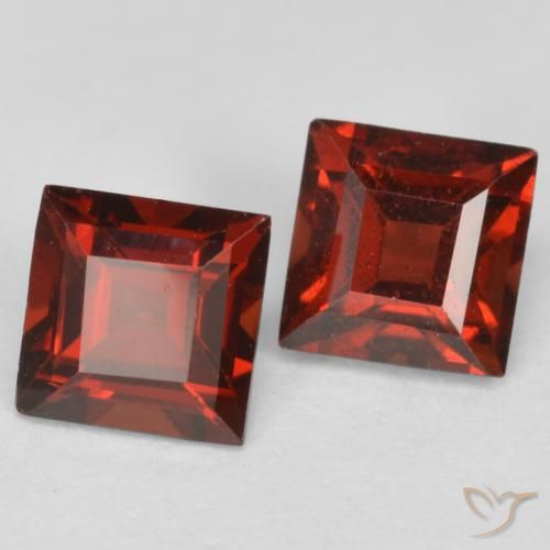 Shop natural 1.00ct Rouge moyen Grenat pyrope gems, Carré, from Mozambique at GemSelect. In stock, global shipping!
