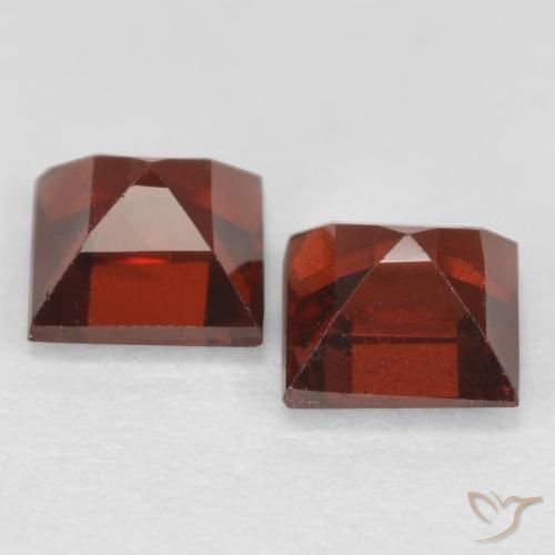 Shop natural 1.00ct Rouge moyen Grenat pyrope gems, Carré, from Mozambique at GemSelect. In stock, global shipping!