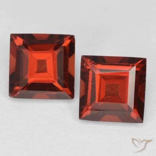 0.91ctw Naturel Rouge Sangria Grenat pyrope, Carré, VS