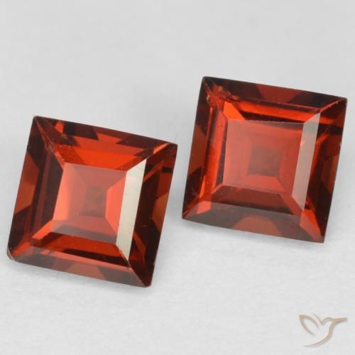 Shop natural 0.91ct Rouge Sangria Grenat pyrope gems, Carré, from Mozambique at GemSelect. In stock, global shipping!