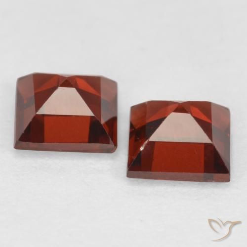 Shop natural 0.91ct Rouge Sangria Grenat pyrope gems, Carré, from Mozambique at GemSelect. In stock, global shipping!