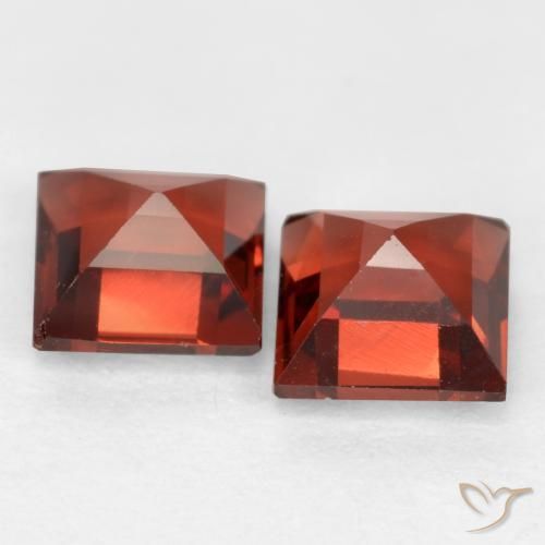 Shop natural 0.95ct Rouge écarlate Grenat pyrope gems, Carré, from Mozambique at GemSelect. In stock, global shipping!