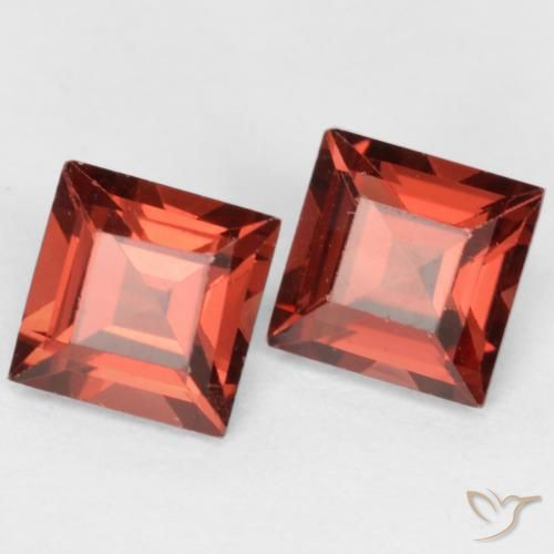 Shop natural 0.89ct Rouge moyen Grenat pyrope gems, Carré, from Mozambique at GemSelect. In stock, global shipping!