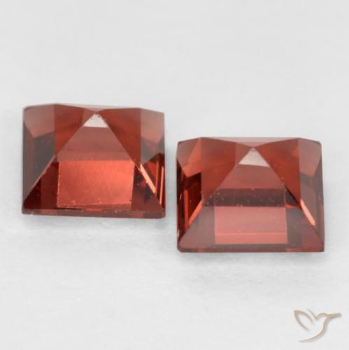 Shop natural 0.89ct Rouge moyen Grenat pyrope gems, Carré, from Mozambique at GemSelect. In stock, global shipping!