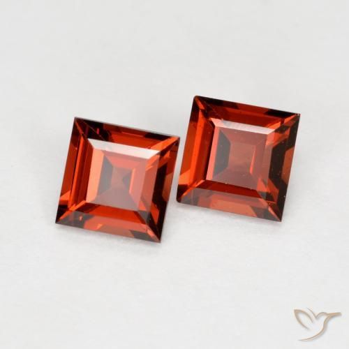 Shop natural 0.88ct Rouge groseille Grenat pyrope gems, Carré, from Mozambique at GemSelect. In stock, global shipping!