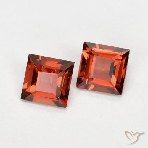 Shop natural 0.91ct Rouge groseille Grenat pyrope gems, Carré, from Mozambique at GemSelect. In stock, global shipping!