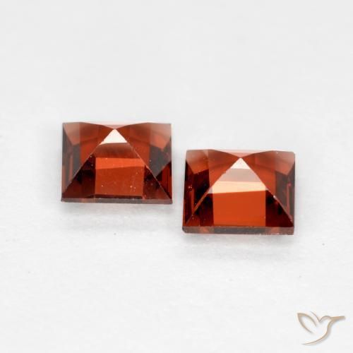 Shop natural 0.91ct Rouge groseille Grenat pyrope gems, Carré, from Mozambique at GemSelect. In stock, global shipping!