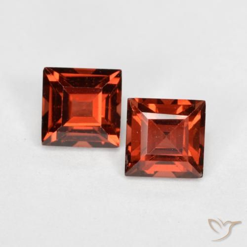 Shop natural 0.99ct Rouge moyen Grenat pyrope gems, Carré, from Mozambique at GemSelect. In stock, global shipping!