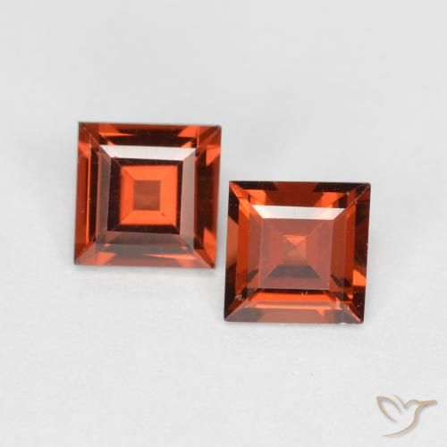 Shop natural 0.87ct Rouge foncé Grenat pyrope gems, Carré, from Mozambique at GemSelect. In stock, global shipping!