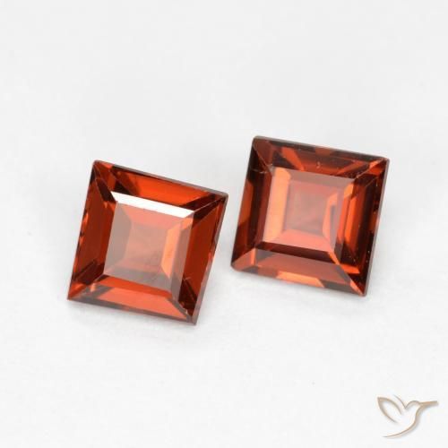 Shop natural 0.88ct Rouge foncé Grenat pyrope gems, Carré, from Mozambique at GemSelect. In stock, global shipping!