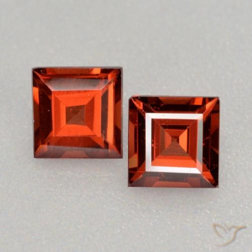 0.88ctw Naturel Rouge moyen Grenat pyrope, Carré, VS