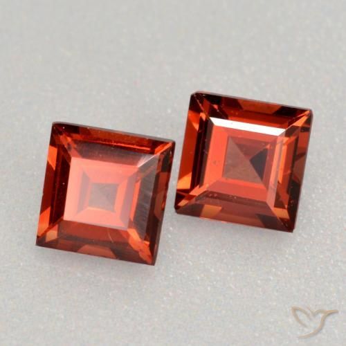 Shop natural 0.88ct Rouge moyen Grenat pyrope gems, Carré, from Mozambique at GemSelect. In stock, global shipping!