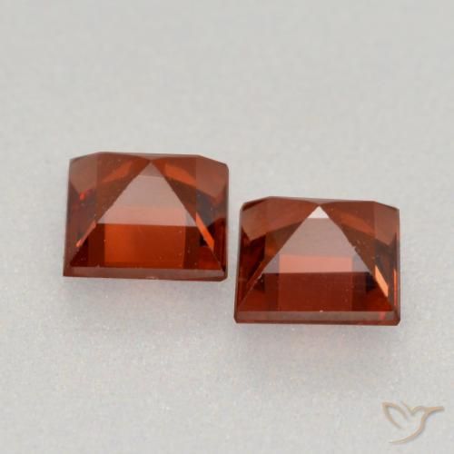 Shop natural 0.90ct Rouge groseille Grenat pyrope gems, Carré, from Mozambique at GemSelect. In stock, global shipping!