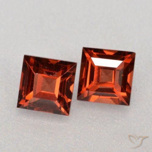 Shop natural 0.97ct Rouge vif Grenat pyrope gems, Carré, from Mozambique at GemSelect. In stock, global shipping!