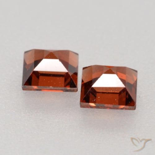 Shop natural 0.97ct Rouge vif Grenat pyrope gems, Carré, from Mozambique at GemSelect. In stock, global shipping!