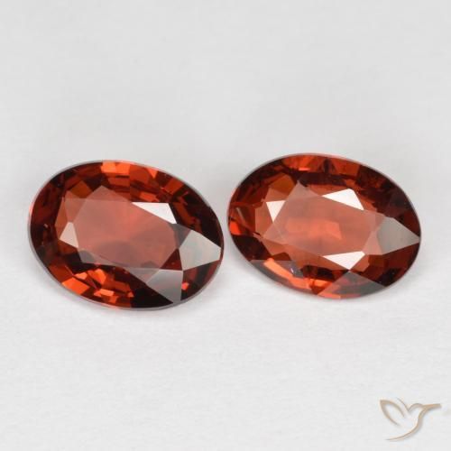 Shop natural 1.53ct Rouge écarlate Grenat pyrope gems, ovale, from Mozambique at GemSelect. In stock, global shipping!