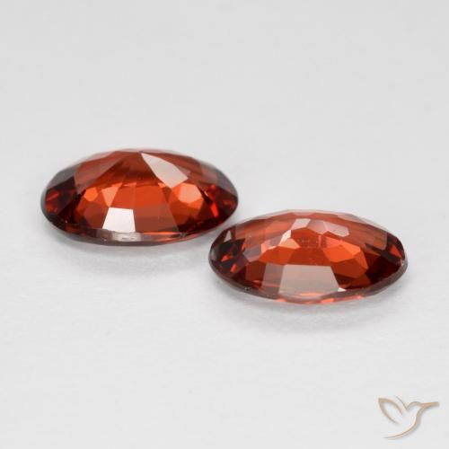 Shop natural 1.53ct Rouge écarlate Grenat pyrope gems, ovale, from Mozambique at GemSelect. In stock, global shipping!