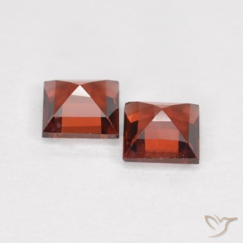 Shop natural 0.90ct Rouge écarlate Grenat pyrope gems, Carré, from Mozambique at GemSelect. In stock, global shipping!