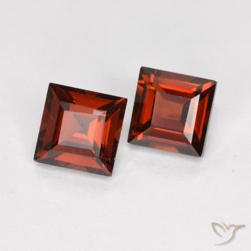 Shop natural 0.94ct Rouge moyen Grenat pyrope gems, Carré, from Mozambique at GemSelect. In stock, global shipping!
