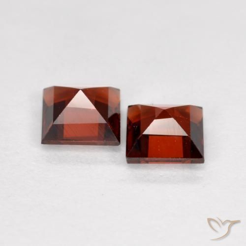 Shop natural 0.94ct Rouge moyen Grenat pyrope gems, Carré, from Mozambique at GemSelect. In stock, global shipping!