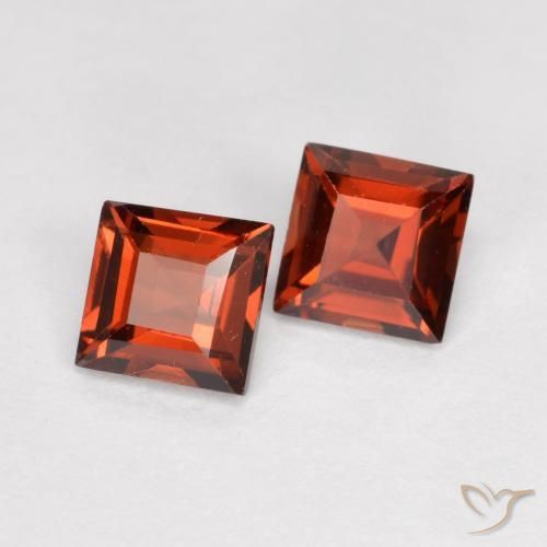 Shop natural 0.90ct Rouge moyen Grenat pyrope gems, Carré, from Mozambique at GemSelect. In stock, global shipping!