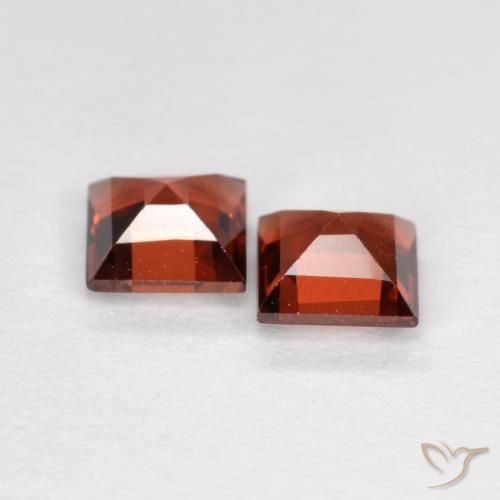 Shop natural 0.90ct Rouge moyen Grenat pyrope gems, Carré, from Mozambique at GemSelect. In stock, global shipping!