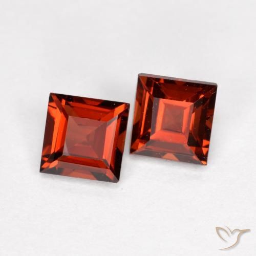 Shop natural 0.96ct Rouge vif Grenat pyrope gems, Carré, from Mozambique at GemSelect. In stock, global shipping!
