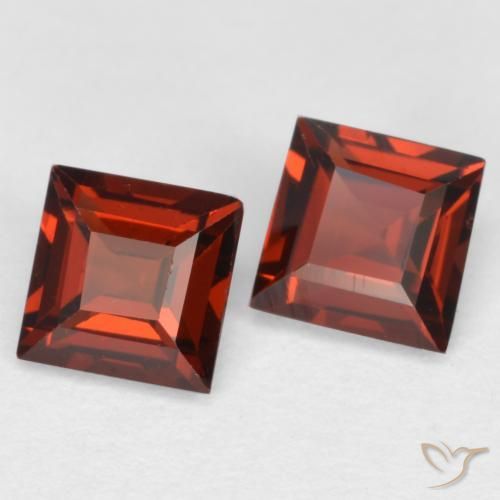 Shop natural 0.85ct Rouge Sangria Grenat pyrope gems, Carré, from Mozambique at GemSelect. In stock, global shipping!