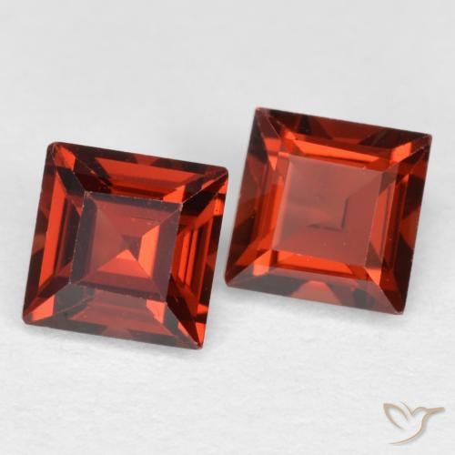 Shop natural 0.90ct Rouge groseille Grenat pyrope gems, Carré, from Mozambique at GemSelect. In stock, global shipping!