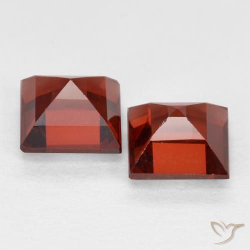 Shop natural 0.90ct Rouge groseille Grenat pyrope gems, Carré, from Mozambique at GemSelect. In stock, global shipping!