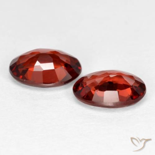 Shop natural 1.85ct Rouge Sangria Grenat pyrope gems, ovale, from Mozambique at GemSelect. In stock, global shipping!