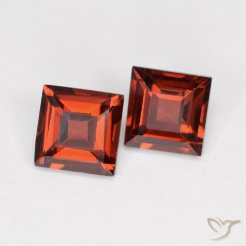 Shop natural 0.87ct Rouge groseille Grenat pyrope gems, Carré, from Mozambique at GemSelect. In stock, global shipping!
