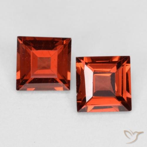 Shop natural 0.87ct Rouge vif Grenat pyrope gems, Carré, from Mozambique at GemSelect. In stock, global shipping!