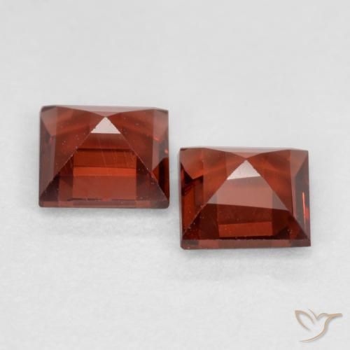 Shop natural 0.87ct Rouge vif Grenat pyrope gems, Carré, from Mozambique at GemSelect. In stock, global shipping!