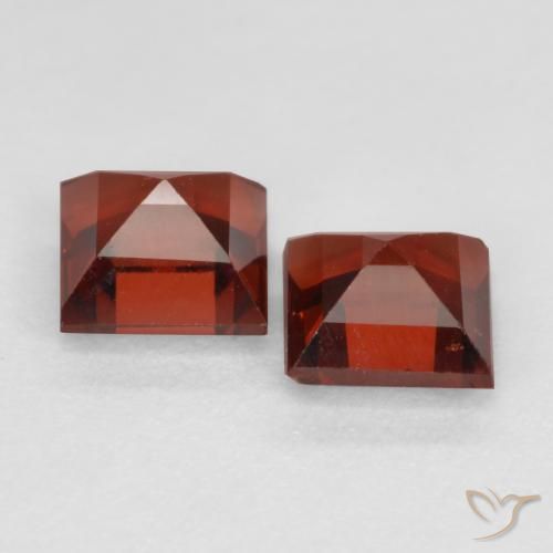 Shop natural 0.97ct Rouge Sangria Grenat pyrope gems, Carré, from Mozambique at GemSelect. In stock, global shipping!
