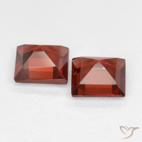 Shop natural 0.82ct Rouge écarlate Grenat pyrope gems, Carré, from Mozambique at GemSelect. In stock, global shipping!