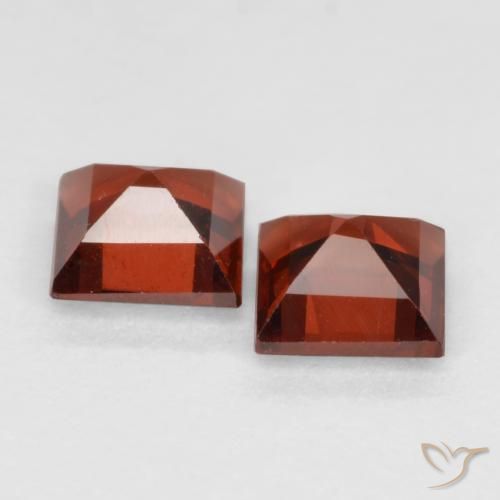 Shop natural 0.91ct Rouge groseille Grenat pyrope gems, Carré, from Mozambique at GemSelect. In stock, global shipping!