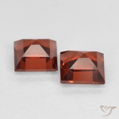 Shop natural 0.87ct Rouge moyen Grenat pyrope gems, Carré, from Mozambique at GemSelect. In stock, global shipping!