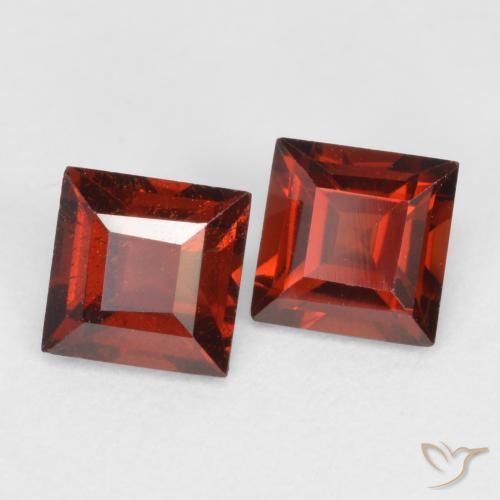 Shop natural 0.92ct Rouge foncé Grenat pyrope gems, Carré, from Mozambique at GemSelect. In stock, global shipping!