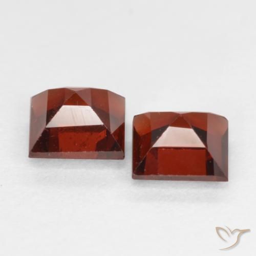 Shop natural 0.92ct Rouge foncé Grenat pyrope gems, Carré, from Mozambique at GemSelect. In stock, global shipping!