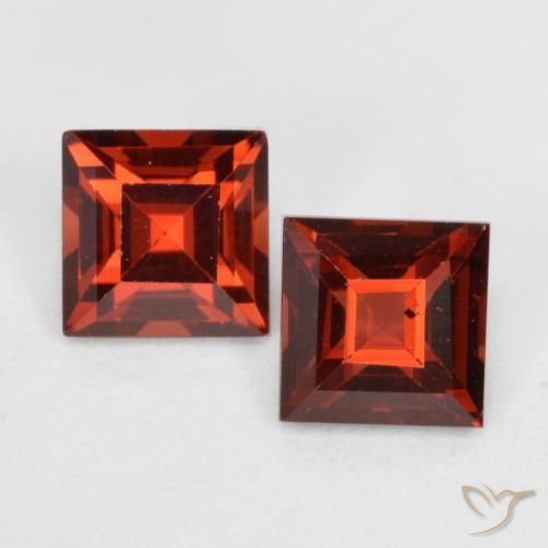 Shop natural 0.89ct Rouge moyen Grenat pyrope gems, Carré, from Mozambique at GemSelect. In stock, global shipping!