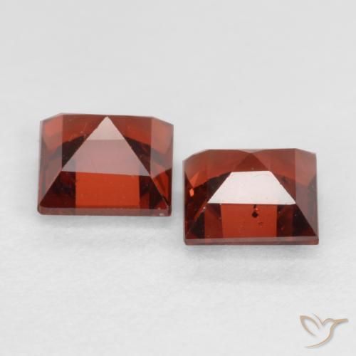 Shop natural 0.89ct Rouge moyen Grenat pyrope gems, Carré, from Mozambique at GemSelect. In stock, global shipping!