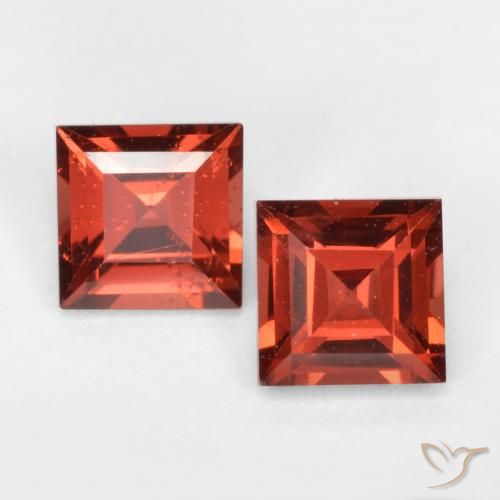 0.90ctw Naturel Rouge vif Grenat pyrope, Carré, VS