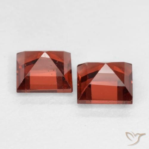 Shop natural 0.90ct Rouge vif Grenat pyrope gems, Carré, from Mozambique at GemSelect. In stock, global shipping!