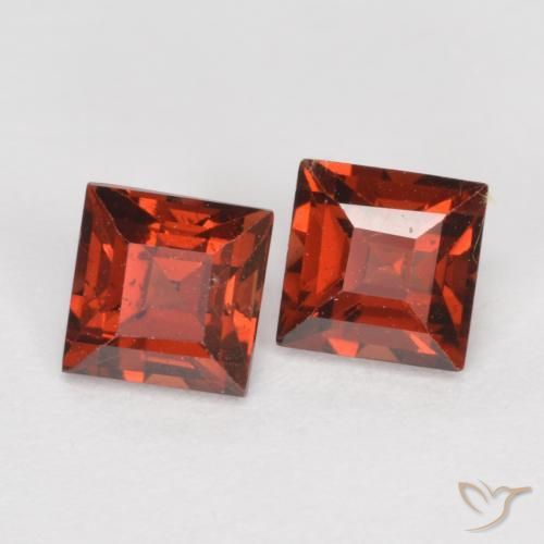 Shop natural 1.04ct Rouge moyen Grenat pyrope gems, Carré, from Mozambique at GemSelect. In stock, global shipping!