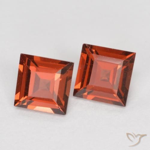 Shop natural 0.79ct Rouge groseille Grenat pyrope gems, Carré, from Mozambique at GemSelect. In stock, global shipping!