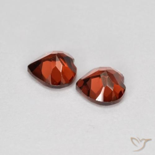 Shop natural 1.23ct Rouge Sangria Grenat pyrope gems, Cœur, from Mozambique at GemSelect. In stock, global shipping!