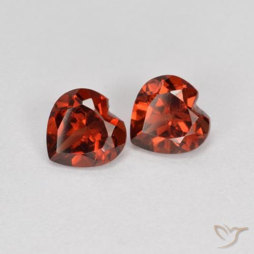 Shop natural 1.24ct Rouge vif Grenat pyrope gems, Cœur, from Mozambique at GemSelect. In stock, global shipping!