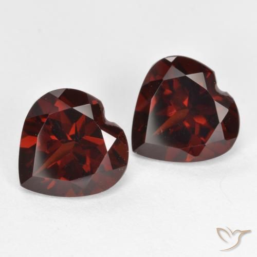 Shop natural 4.18ct Rouge foncé Grenat pyrope gems, Cœur, from Mozambique at GemSelect. In stock, global shipping!